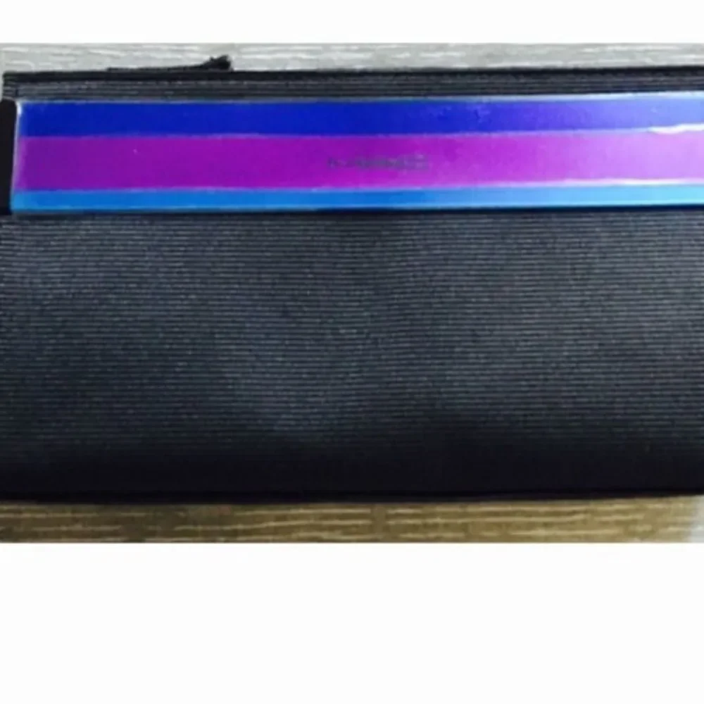 Max cosmetic bag - new never used - zip up